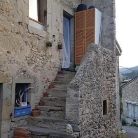 Charmante Maison de village St Julien en Quint, hotel Saint-Julien-en-Quint városában