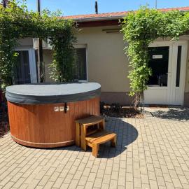 Reforma Apartman, hotel a Szerencs