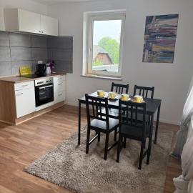 Beautiful, renovated, private apartment above bakery、Issigauのホテル