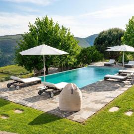 Casa do Vale - Retreat in the Douro Vineyards, hotel in Provesende