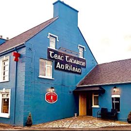 Reelin Bar Holiday Accommodation, hotel in Cloghan