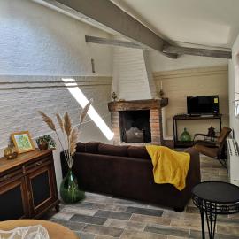 Gîte du petit jardin, hotel in Annois