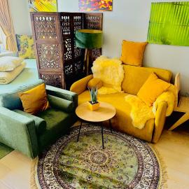 Stylish free parking Studio central with balcony