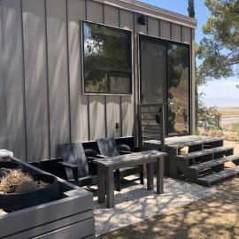 "TINY" HOME w/ expansive views of the Sierras, Hotel in Lone Pine