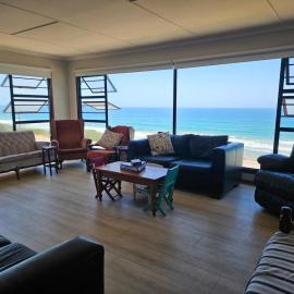 Oceanfront beach house, Reebok, Garden Route, hotel a Reebok
