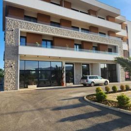 Apartments Dolcinium, hotel em Donji Stoj