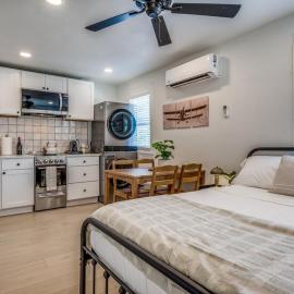 The Vanderbilt Mansion Apt 11 Near Downtown & TWU