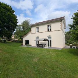 Maison de campagne tout confort avec jardin, à 15 min d'Épinal, idéale pour familles et randonneurs