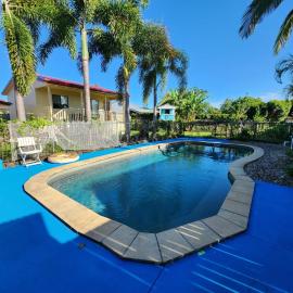 Suburban Paradise With a Pool, ξενοδοχείο σε Petrie
