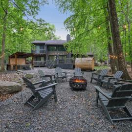 Luxurious Poconos Retreat - Hot Tub, Sauna, Games