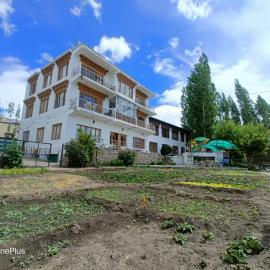 yangphel house, hotel sa Leh
