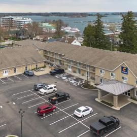 Comfort Inn & Suites Thousand Islands Harbour District, hotel em Gananoque