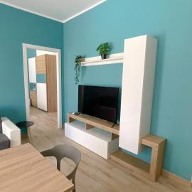 LA RIVA DEL '44 Apartments - Elegant, spacious, and bright holiday homes just a few steps from Nettuno's finest beach, hotel en Nettuno