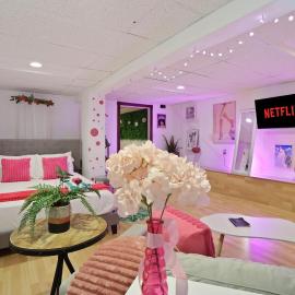 Barbiecore Dream Pad in Sacramento