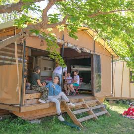 Camping Onlycamp Les Vailhés – hotel w mieście Lodève