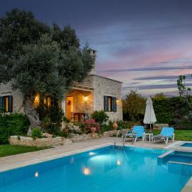 Villas Alevrota - Kalamaki Holidays, hotel in Kamilari