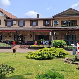 Stajnia pod Dębem, hotel a Starachowice