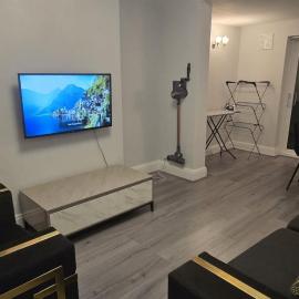 Newland House, Serviced Accommodation, hotel a Frodingham