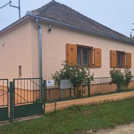 Szőlőskert Vendégház، فندق في Csehimindszent