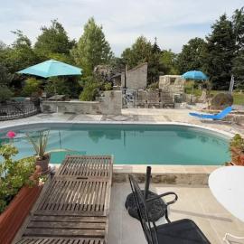 Maison confortable à Bréhémont avec jardin paisible, hotel a Bréhémont
