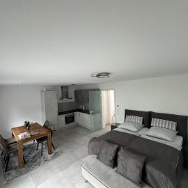 Capri Appartement, hotell i Heßdorf
