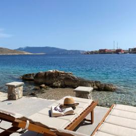 NUMĒNIA Seafront Property, hotelli kohteessa Halki