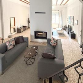 3 Bedroom Amazing Home In Llaurí, hotel in Llaurí
