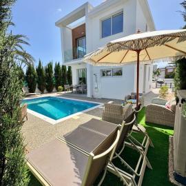Villa Jarvis Modern and Quiet 3BR with Private Swimming Pool