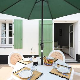 080 Domaine 80 Courtyard, pool, tennis