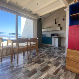 Top Floor Escape, hotel u gradu Frontinjan