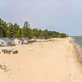 Sunnyside 2BR 1BA Relaxing Lakefront Retreat, hotel Lincoln Junctionben