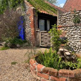 Seafret Barn sleeps two, North Norfolk