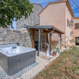 Holiday House Vili, hotel in Svetvinčenat