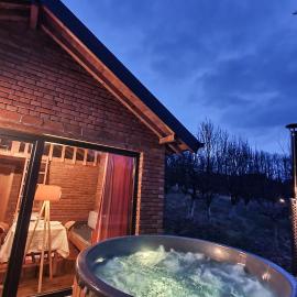 Peaceful Villa with Hot Tub - Jacuzzi, hotel a Novoberdo