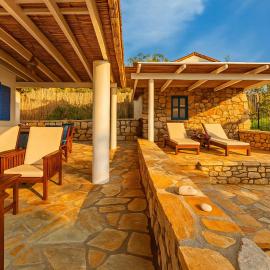 The Blue House Seaside Retreat - Fully equipped, hotel in Chrani