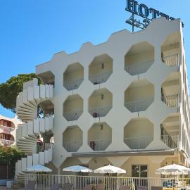 Hôtel Les Rives Bleues, hótel í La Grande Motte