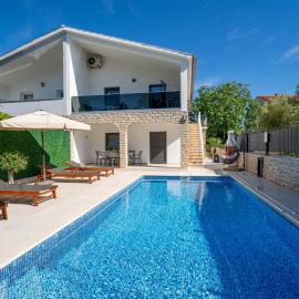 Holiday Home Domagoj by Interhome, hotel in Malinska