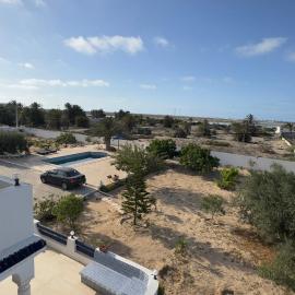 Appartement vue mer avec piscine, hotel in Mezraya