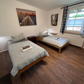 Eickhof Ferienzimmer No2 mit Bad, Parkplatz - Ferienhof Günter, hotel a Warnow
