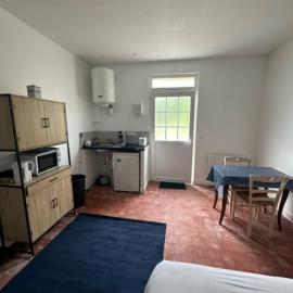 Seaside getaway, hotel in Ouistreham
