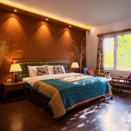 Hotel Lingzi - at the Mall Road & newly renovated, khách sạn ở Leh