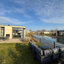 Marina Strandbad Chalet IJssel Oase mit Zaun Haus Nr 77