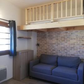 Studio refait à neuf au cœur du village, hotel din Péone