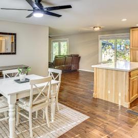 Golf, Hike, Dine & Relax: Home in Port Orchard, Hotel in Port Orchard