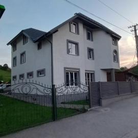Sadiba Oprishok, Hotel in Laseschtschyna