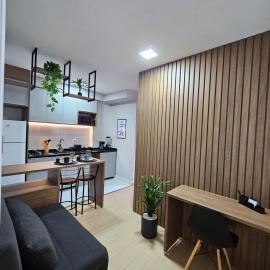 Studio 306, decorado com garagem e ar-condicionado, hotel in Paranaguá