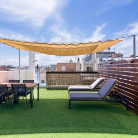 Apartment with a private rooftop, hotel a El Pireu