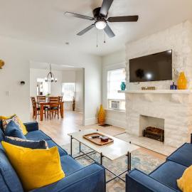 Modern 2BR Kansas City Condo Near Downtown, hotel in Kansas City