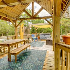Hot Tub Haven: Creekside Cabin in Frisco!, hotel di Frisco