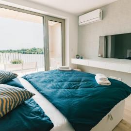 BlueWave Apartment Piestany with Pool & Free Parking, hotel Bánkán